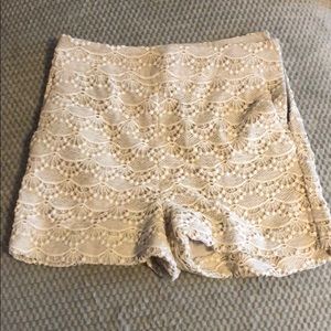 Mid waist pattern shorts